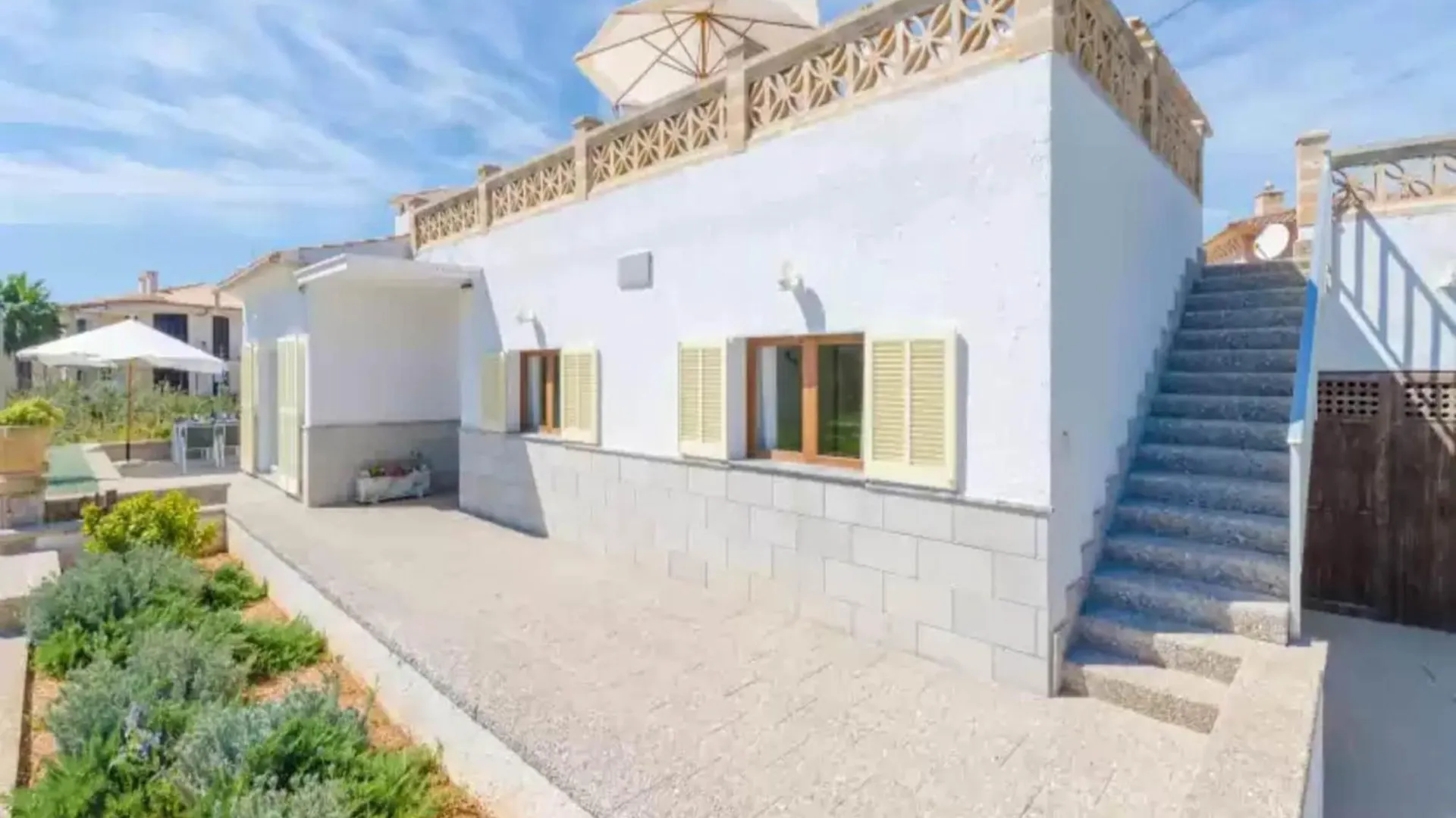 Lovely Holiday Home With Sea-View location