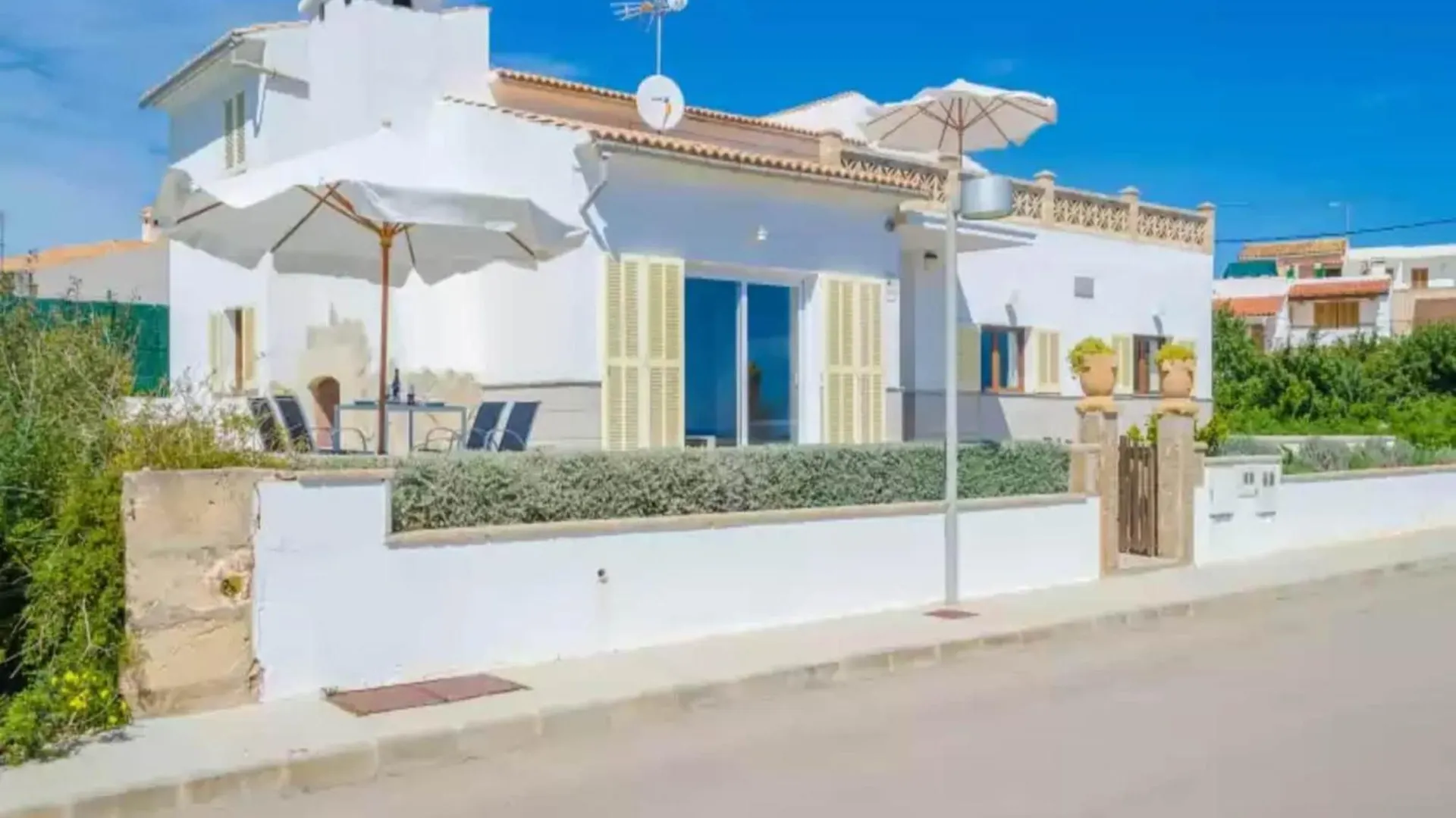 Chalet Lovely Holiday Home With Sea-View S'Illot